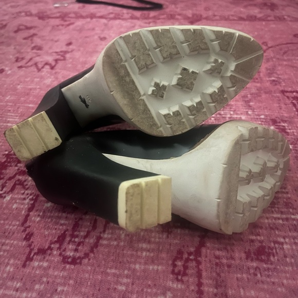 Kenneth Cole heels with strap & open back SIZE 6 - Picture 5 of 5